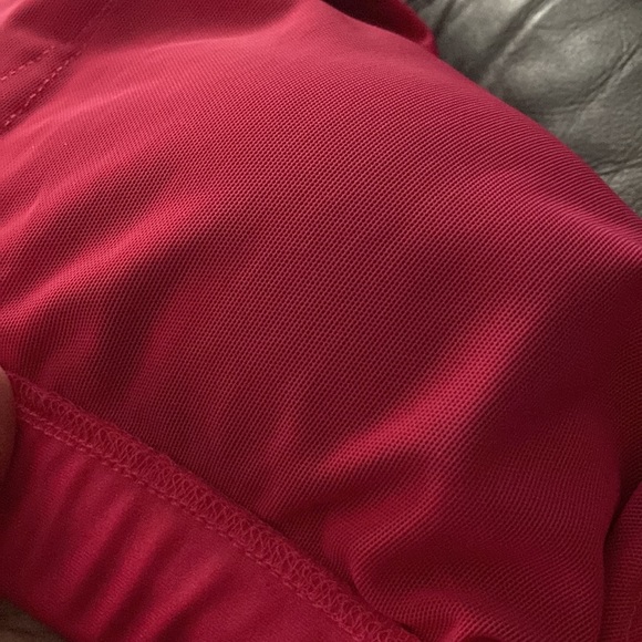 NWOT Koral Bright Pomegranate sportsbra. - Picture 6 of 9